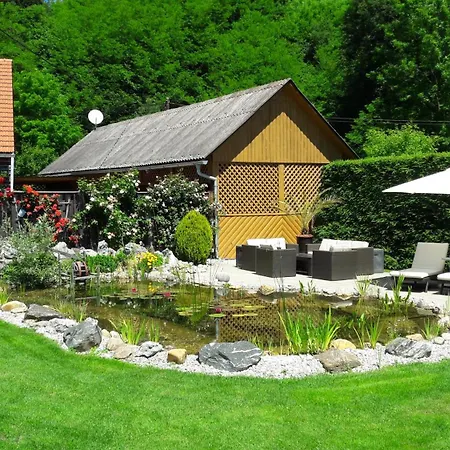 Lauras - Radfahren, Wandern, Garten, Pool & Wein Suedsteiermark Apartment Eibiswald