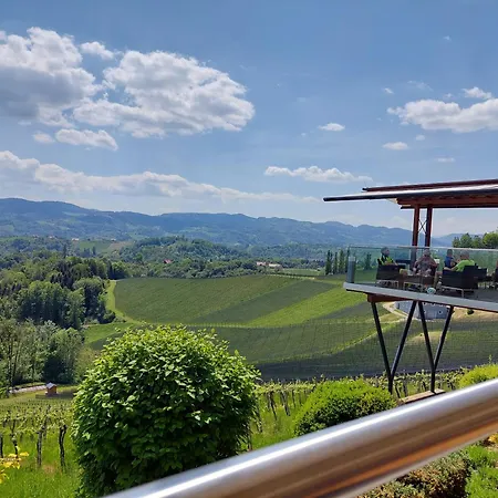 Lauras - Ihre Wohlfuehloase In Der Suedweststeiermark Mit Garten, Pool, Biotop & Weinbar Appartement *