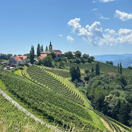 Appartement Lauras - Ihre Wohlfuehloase In Der Suedweststeiermark Mit Garten, Pool, Biotop & Weinbar