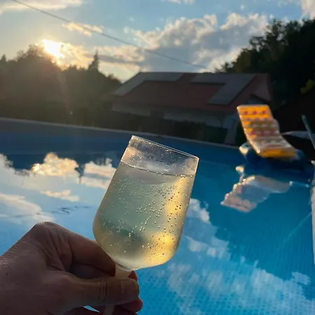 Lauras - Ihre Wohlfuehloase In Der Suedweststeiermark Mit Garten, Pool, Biotop & Weinbar